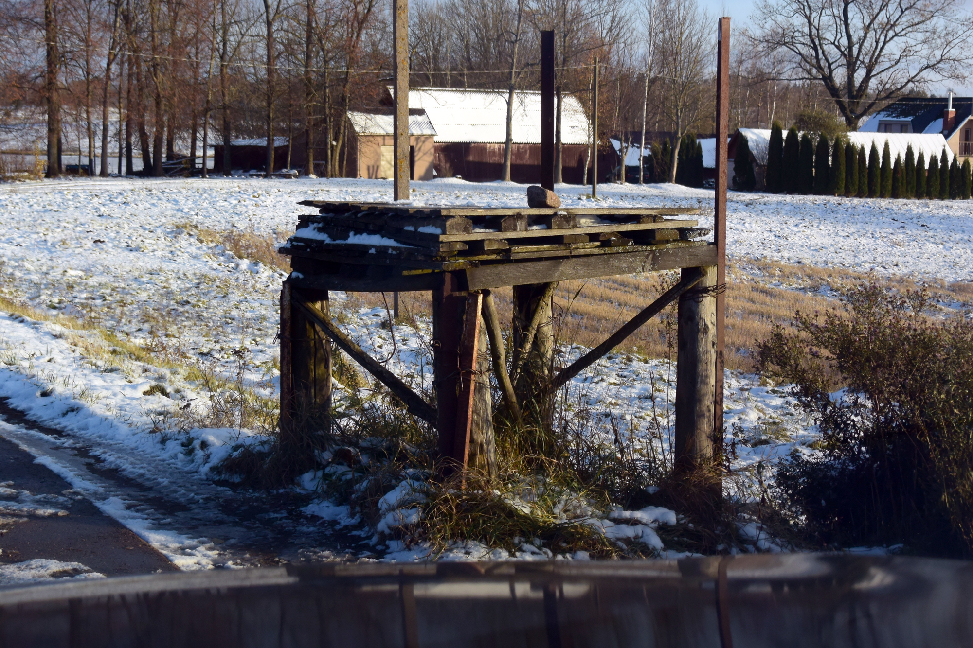 Молочные столы вдоль дорог 