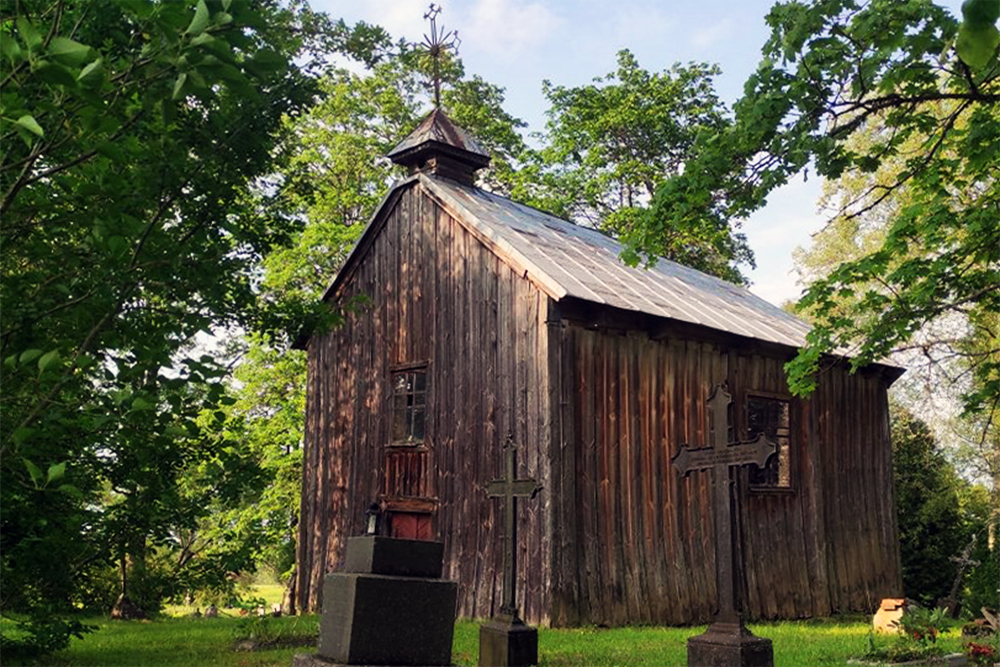 Кладбищенская часовня XIX века в Пасиене (Pasienes kapu kapliča)